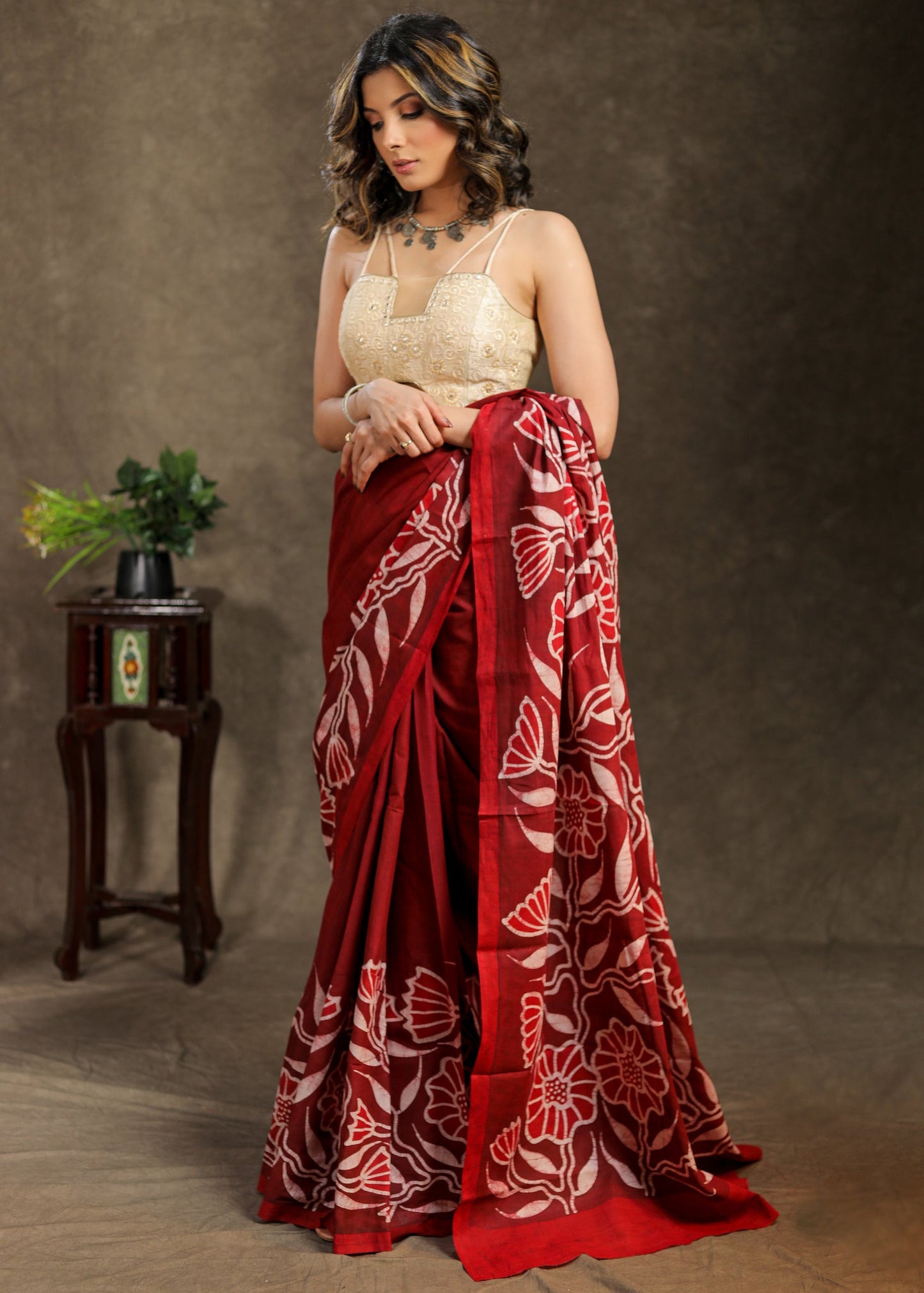 Elegant Maroon Mul Cotton Hand Batik Saree