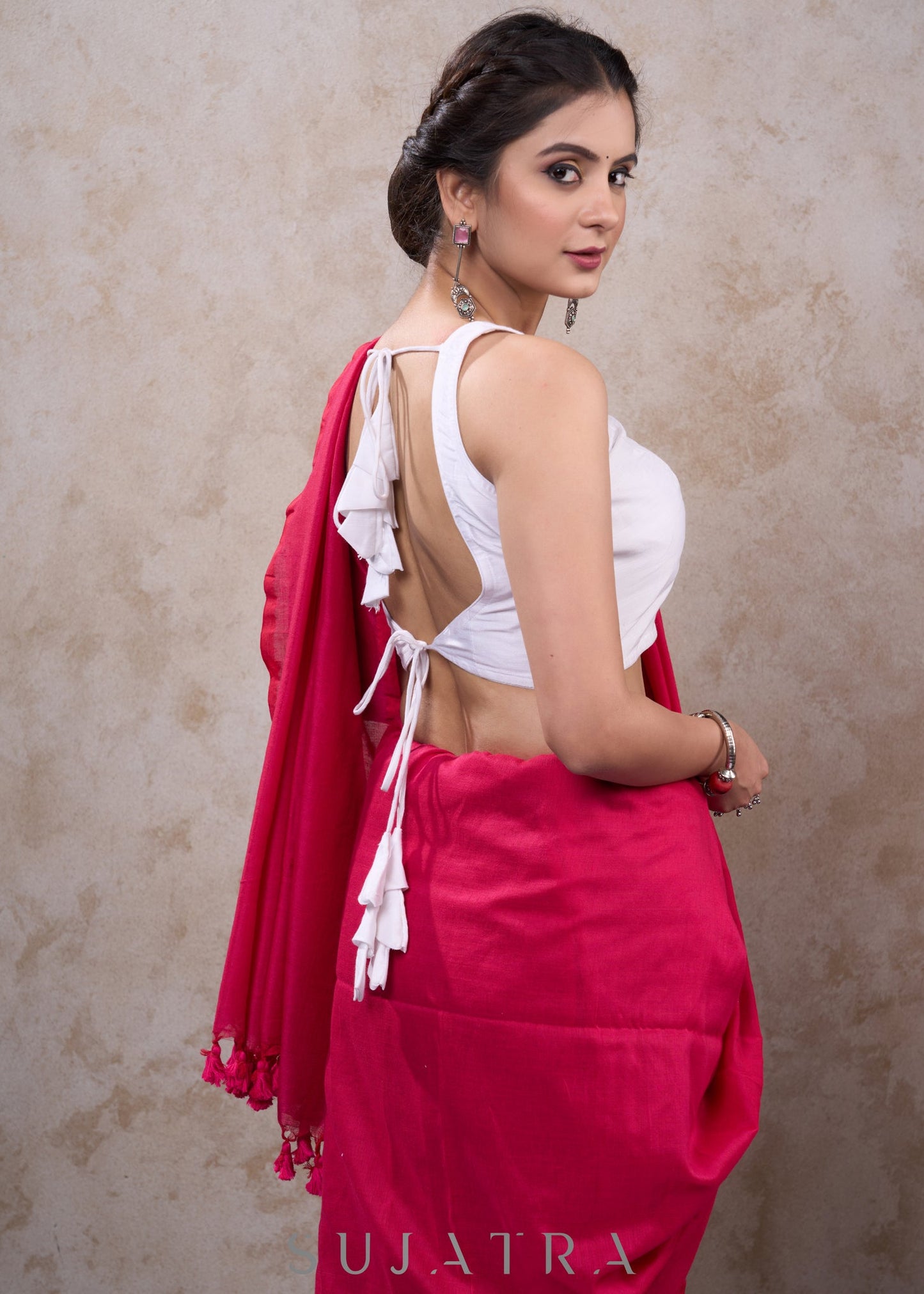 Exclusive white cotton silk sleeveless blouse