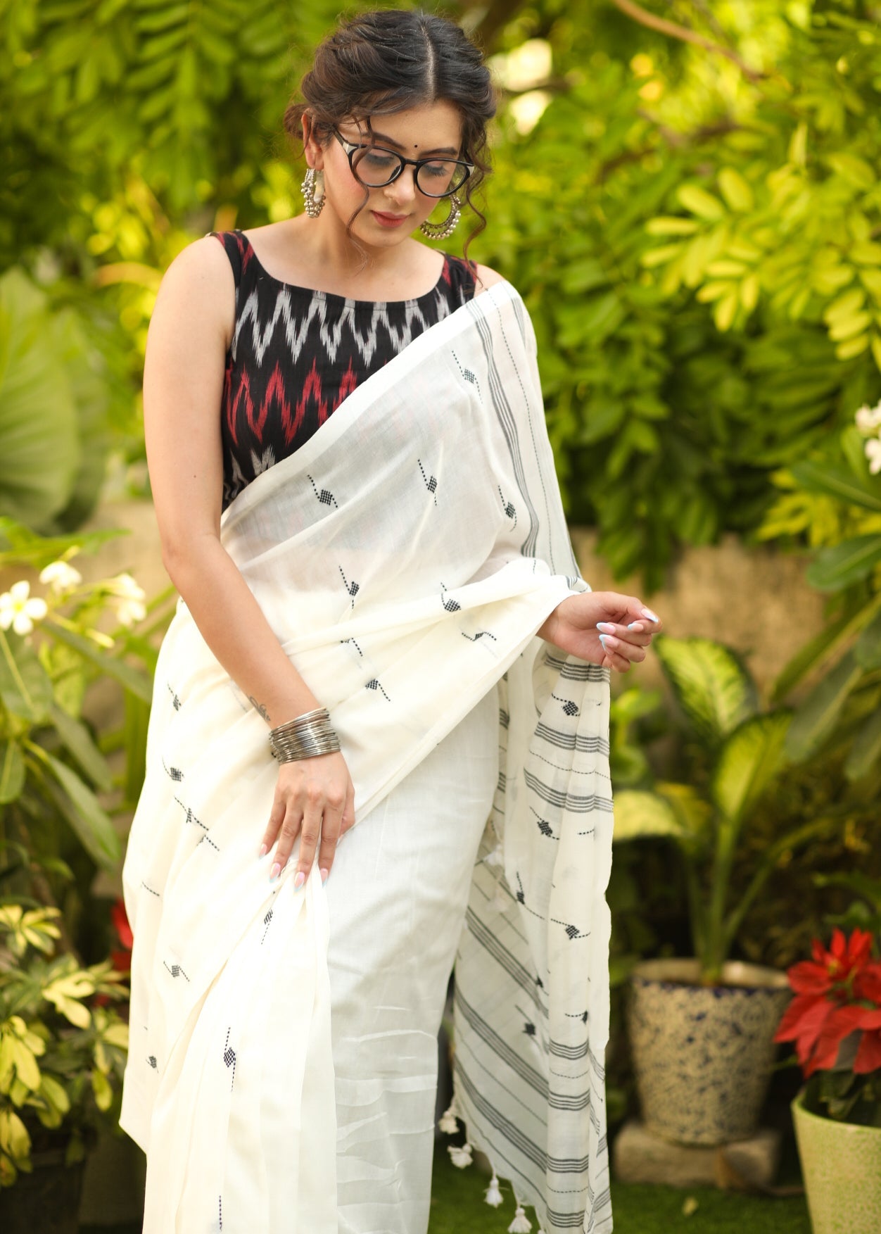 Stylish White Bengal Cotton Saree with Black Motif