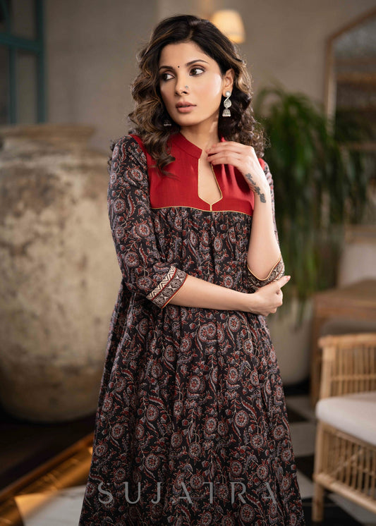 Elegant A Line Printed Kurta With Gold Detailing & Lace Work On Hemline  - Pant Optional