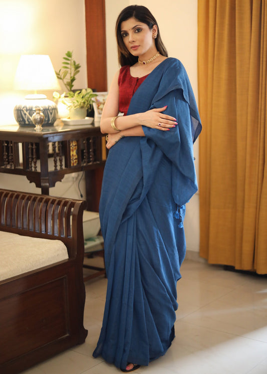 Easy to wear cobalt blue plain saree with plain maroon blouse piece