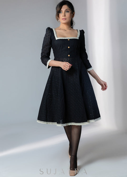 Exclusive black hakoba A-line dress with offwhite lace & wooden buttons